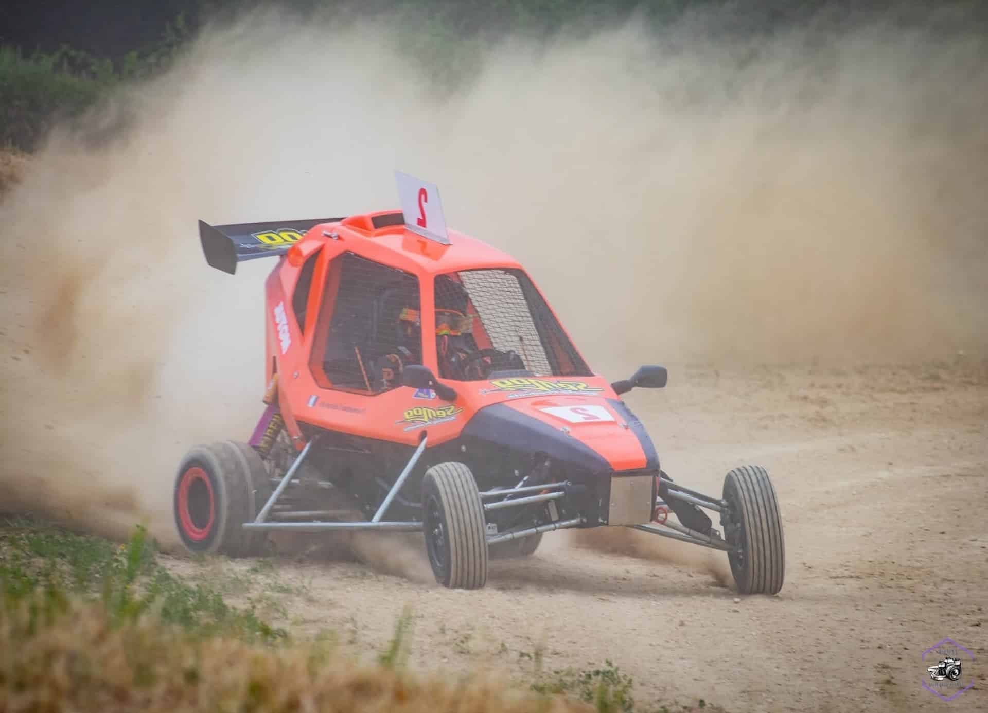 Semog Racing vente location assistance kart cross beauraing 20 voiture kia dans le showroom